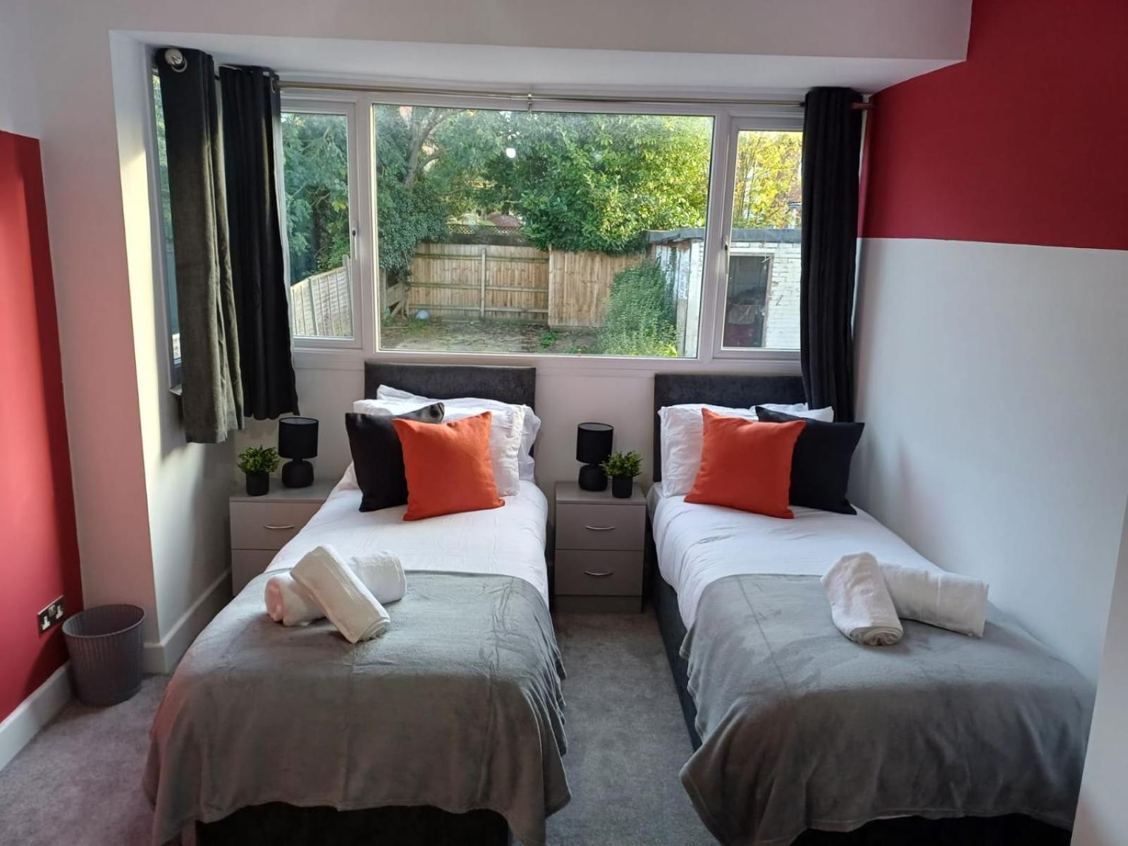 Sheldon House 3 Bed Cosy Home Nr Jlr & Nec الغرفة الصورة